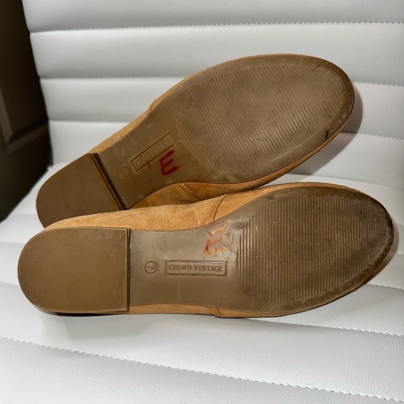 💝Crown Vintage Womens Tan Suede Perforated Smoking Flats Size 7 - Picture 10 of 10